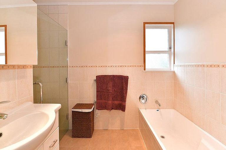 Photo of property in 12 Nelson Street, Helensville, 0800