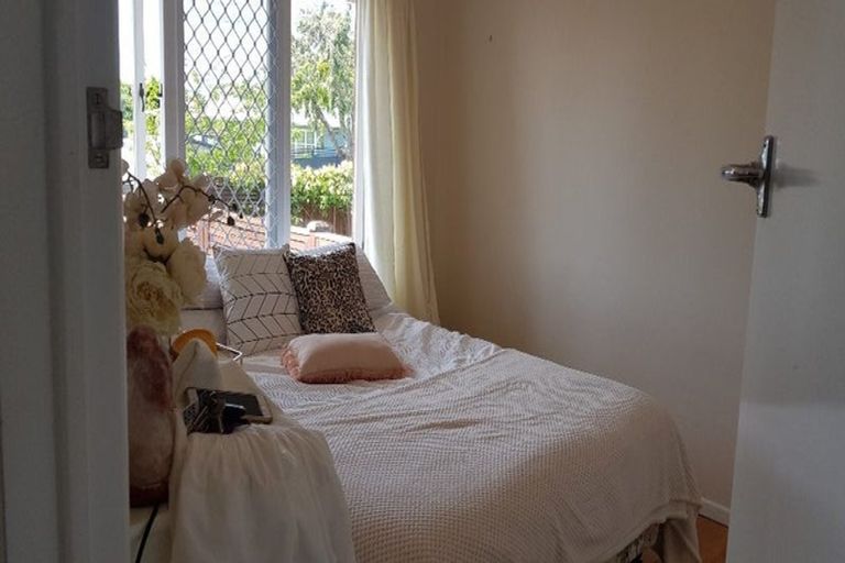 Photo of property in 2/4a Corrella Road, Belmont, Auckland, 0622