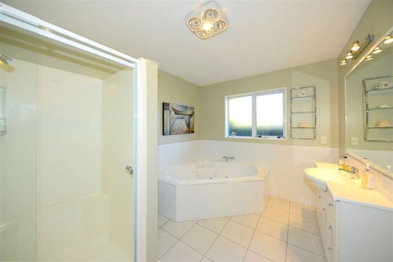 Photo of property in 3 Thoresby Mews, Avonhead, Christchurch, 8042