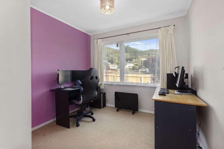 Photo of property in 204 Wellington Road, Wainuiomata, Lower Hutt, 5014