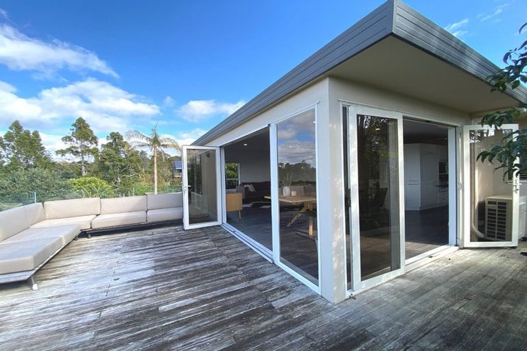 Photo of property in 76a Wade River Road, Stanmore Bay, Whangaparaoa, 0932