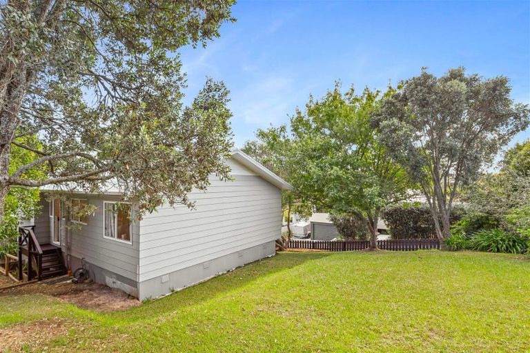 Photo of property in 34 Sungrove Rise, Sunnyvale, Auckland, 0612