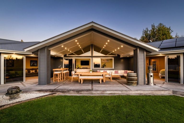 Photo of property in 12 Spur Road, Havelock North, 4130