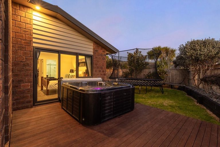 Photo of property in 12 Hulme Way, Raumati Beach, Paraparaumu, 5032