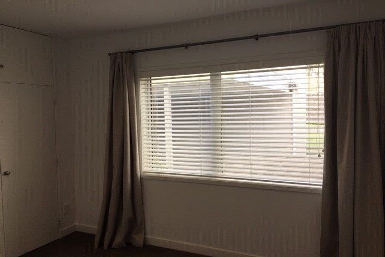 Photo of property in 1/281 Beach Road, Campbells Bay, Auckland, 0630