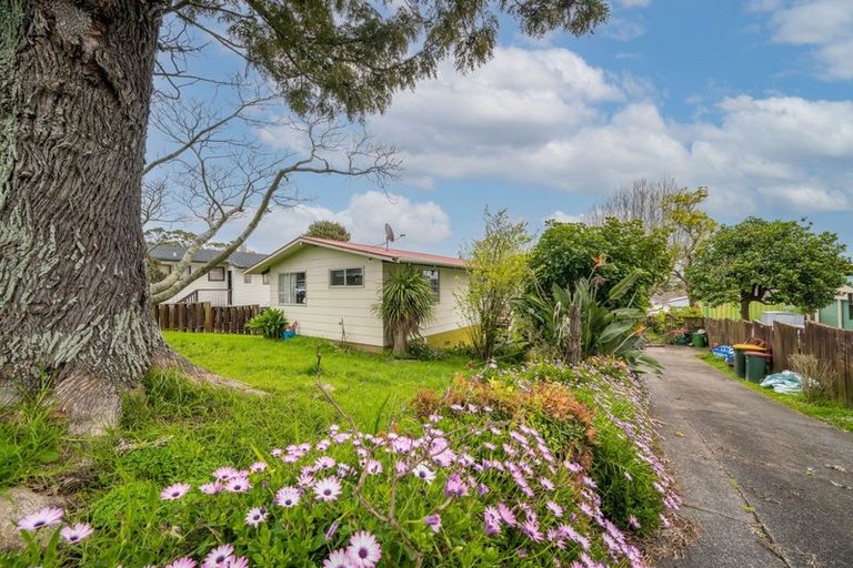 Photo of property in 13 Lismore Place, Papatoetoe, Auckland, 2025