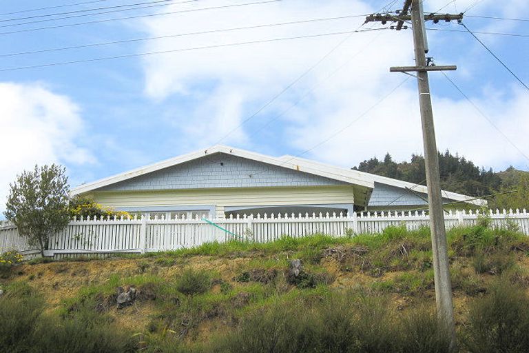 Photo of property in 148 Waikawa Road, Picton, 7220