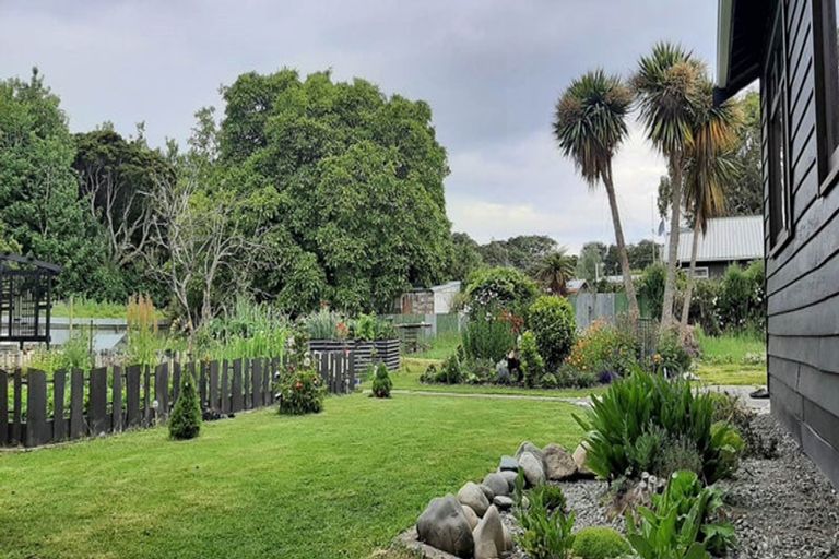 Photo of property in 18 Half Mile Road, Tuatapere, 9620