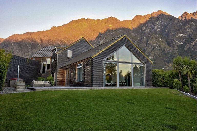 Photo of property in 16 Mckellar Drive, Jacks Point, Queenstown, 9371