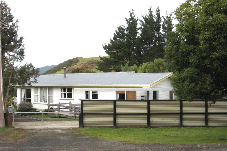 Photo of property in 7 Ocean Beach Road, Tairua, 3508