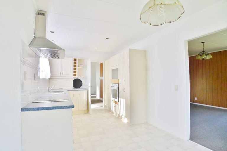 Photo of property in 14 Ewbank Place, Manurewa, Auckland, 2102