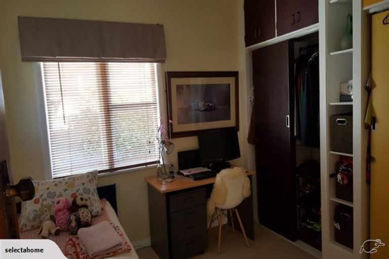 Photo of property in 39 Tuatoru Street, Eastbourne, Lower Hutt, 5013