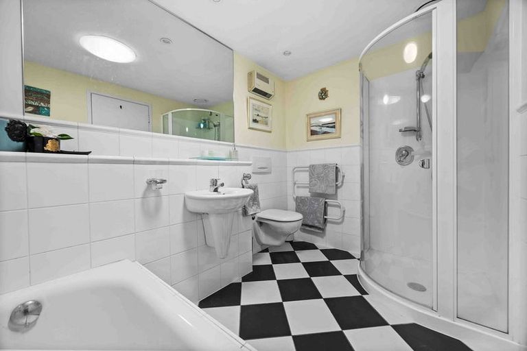 Photo of property in 8 Hedge Row, Sunnyhills, Auckland, 2010