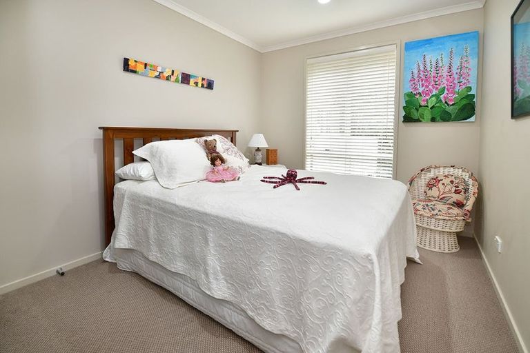 Photo of property in 1 Flavell Drive, Orewa, 0931