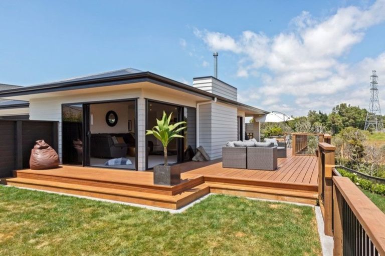 Photo of property in 5a Tupuhi Place, Highlands Park, New Plymouth, 4312