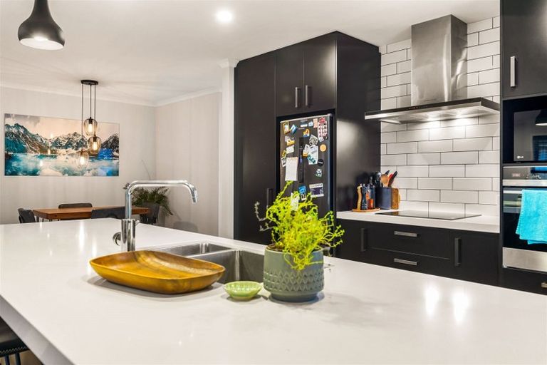 Photo of property in 10 Jeroboam Loop, Kumeu, 0810