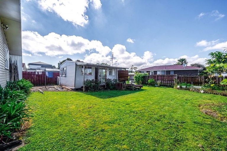 Photo of property in 16 Casuarina Road, Half Moon Bay, Auckland, 2012