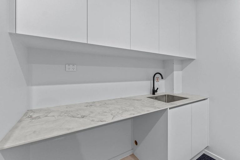 Photo of property in 24 Piringa Road, Pukekohe, 2120