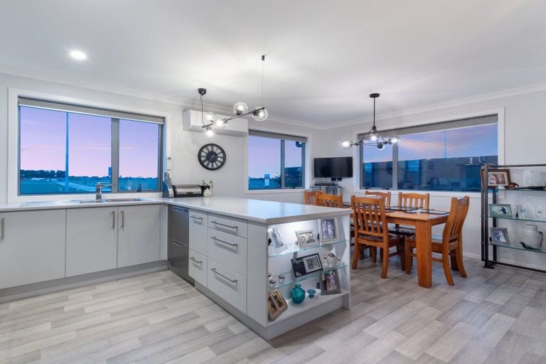 Photo of property in 32 Sabre Street, Papamoa Beach, Papamoa, 3118