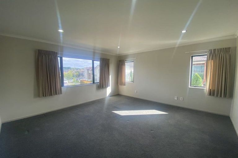 Photo of property in 23 Andy Crescent, Flat Bush, Auckland, 2016
