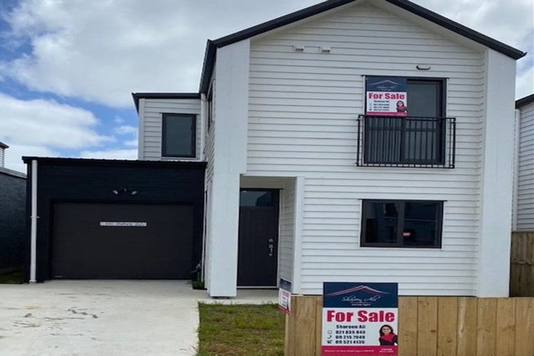 Photo of property in 10 Tapuwae Way, Mangere Bridge, Auckland, 2022