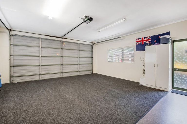 Photo of property in 10 Jacanas Place, Unsworth Heights, Auckland, 0632