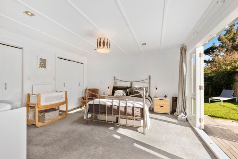 Photo of property in 39 Pukatea Street, Eastbourne, Lower Hutt, 5013