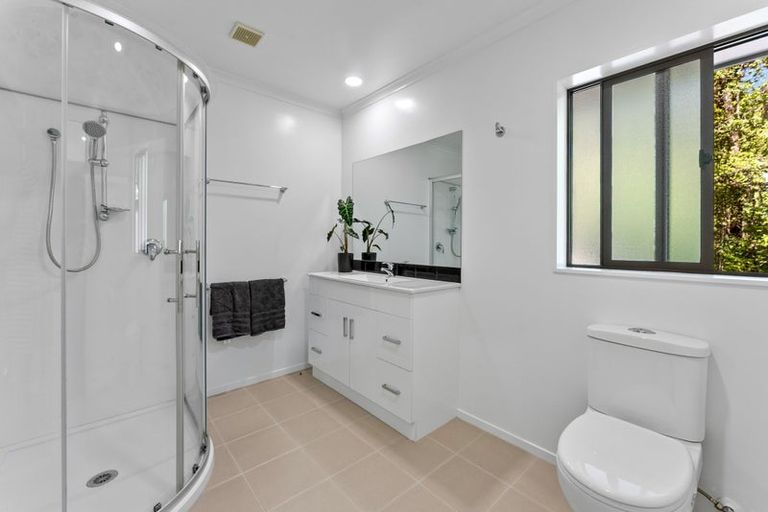 Photo of property in 257 Kaipara Road, Papakura, 2582