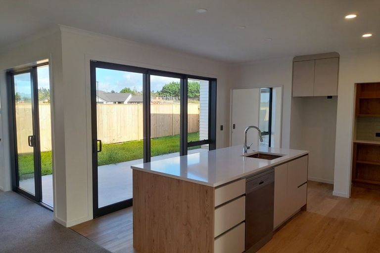 Photo of property in 10 Kenehi Road, Karaka, 2124