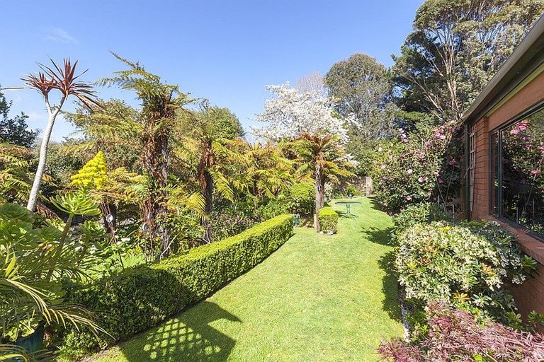 Photo of property in 42 Guildford Drive, Paraparaumu, 5032