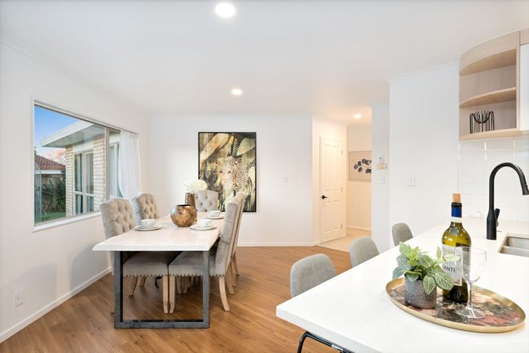 Photo of property in 36 Fleetwood Drive, Henderson, Auckland, 0612