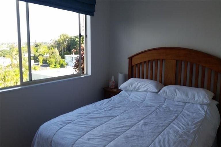 Photo of property in 1/72 Kitchener Road, Milford, Auckland, 0620