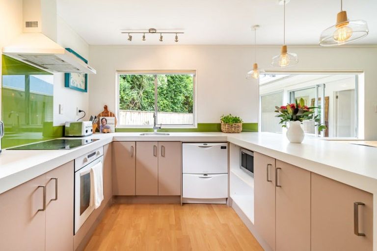 Photo of property in 20a Raroa Place, Pukerua Bay, 5026