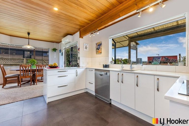 Photo of property in 56 Carnoustie Drive, Wattle Downs, Auckland, 2103