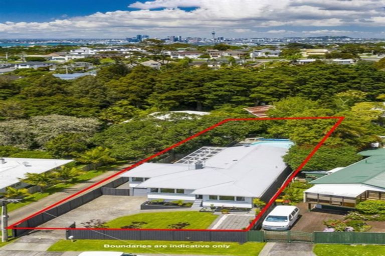 Photo of property in 15 Moore Street, Hillcrest, Auckland, 0627