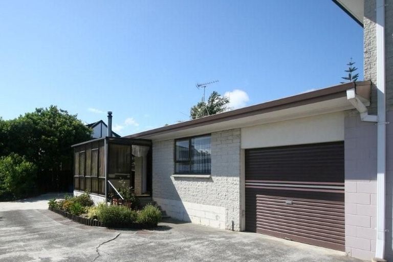 Photo of property in 2/131 Glenmore Road, Sunnyhills, Auckland, 2010
