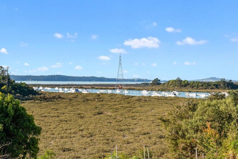 Photo of property in 100 Tiroroa Avenue, Te Atatu South, Auckland, 0610