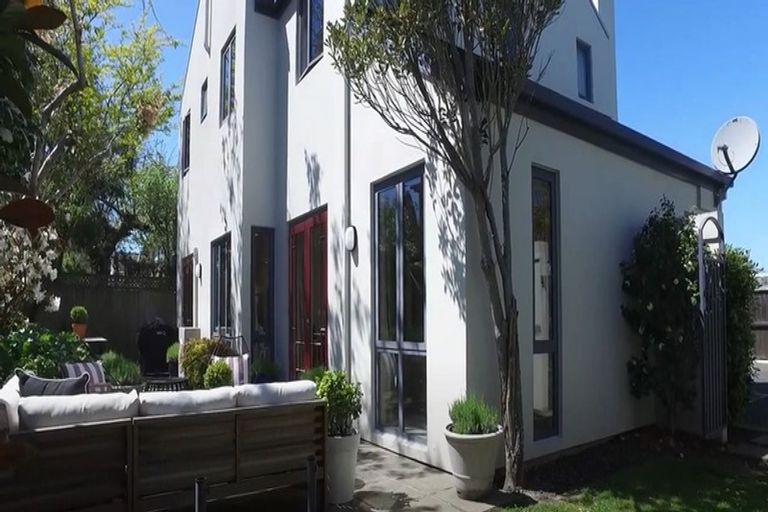 Photo of property in 40a Thornycroft Street, Fendalton, Christchurch, 8052