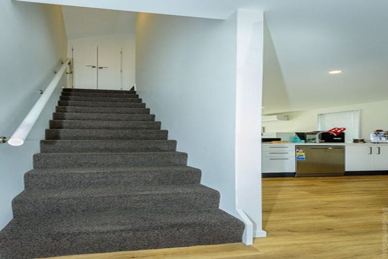 Photo of property in 16 Wheatsheaf Lane, Heathcote Valley, Christchurch, 8022