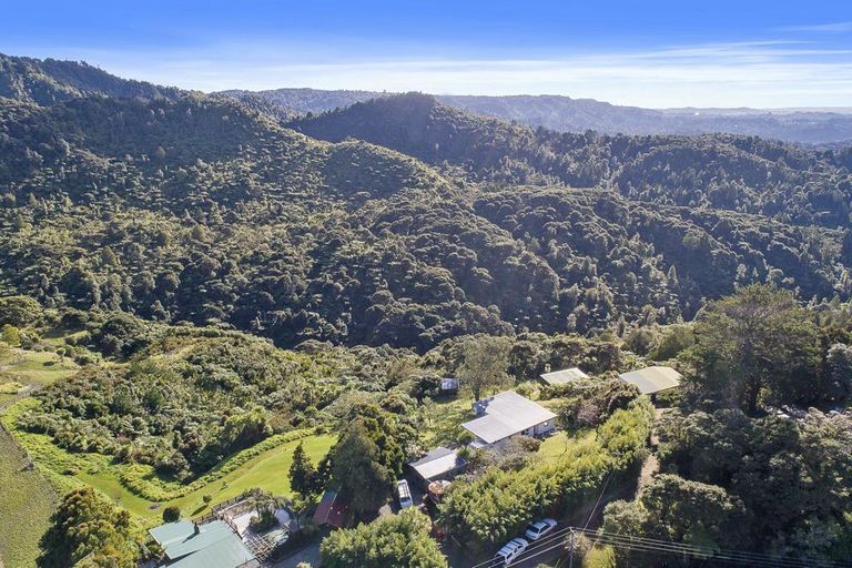 Photo of property in 305 Forest Hill Road, Waiatarua, Auckland, 0612
