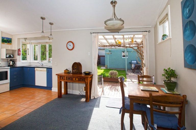 Photo of property in 63 Endeavour Street, Lyall Bay, Wellington, 6022