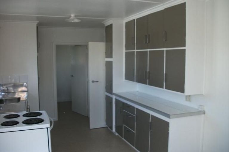 Photo of property in 8 Hollard Grove, Avalon, Lower Hutt, 5011