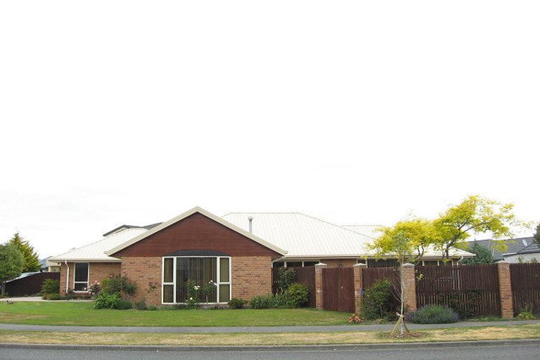 Photo of property in 37 Anglesea Avenue, Parklands, Christchurch, 8083