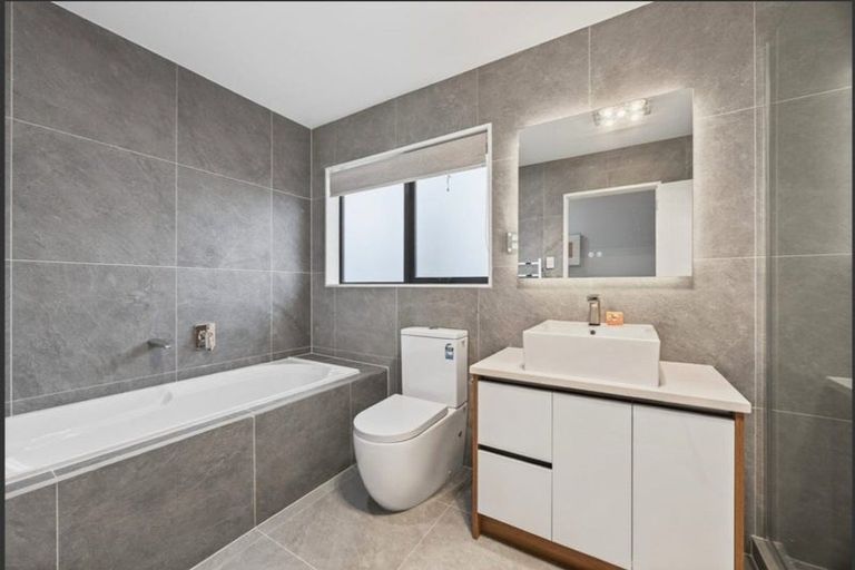 Photo of property in 3b Cardiff Road, Pakuranga, Auckland, 2010