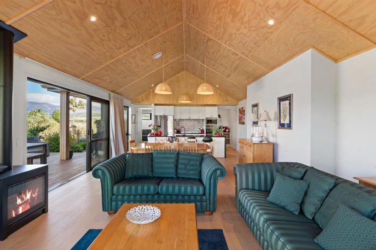 Photo of property in 9 Arran Lane, Jacks Point, Queenstown, 9371