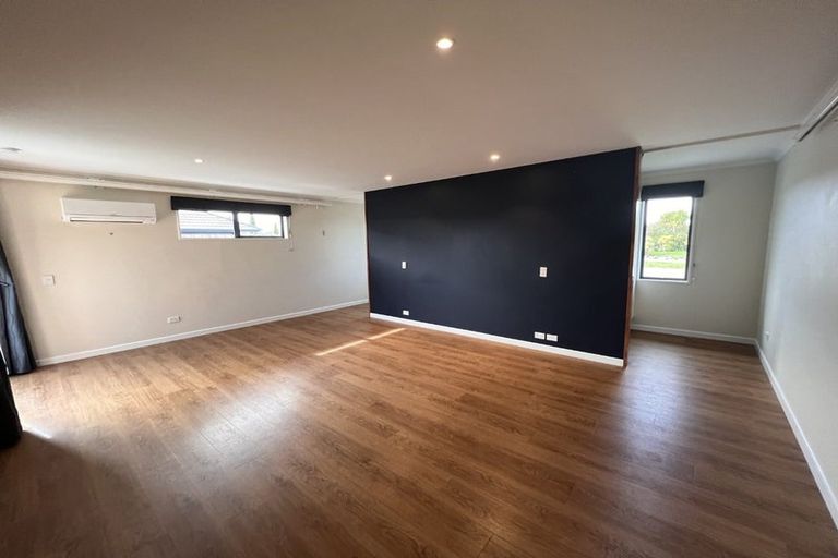 Photo of property in 35 Ruahine Place, Parklands, Christchurch, 8083