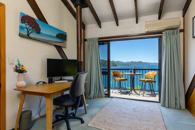 Photo of property in 2069 Queen Charlotte Drive, Ngakuta Bay, Picton, 7281