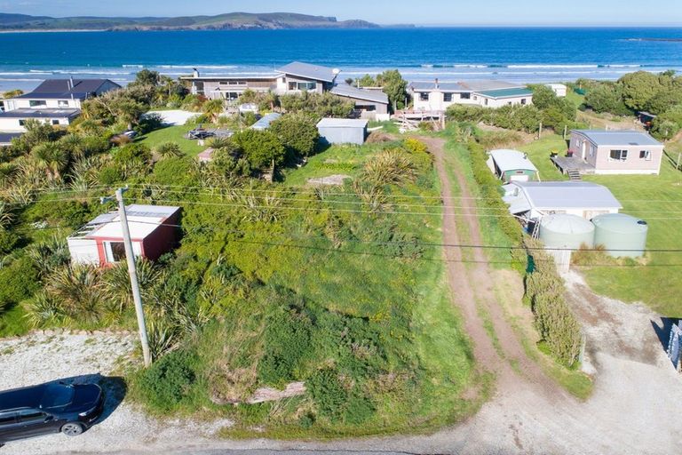 Photo of property in 523 Waikawa-curio Bay Road, Curio Bay, Tokanui, 9884