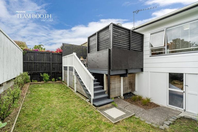 Photo of property in 2/3a Kirrie Avenue, Te Atatu South, Auckland, 0610