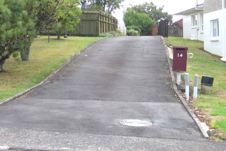 Photo of property in 14 Felgrove Street, Glendene, Auckland, 0602